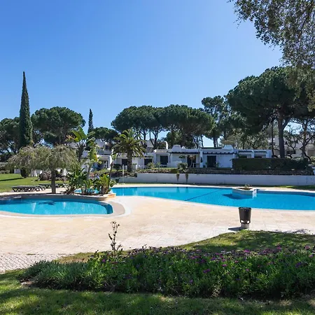 Semesterbostad Acolhedora 371, 3 Quartos, Balaia Golf Village